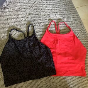 Old Navy Black and Red Active Crop Tops